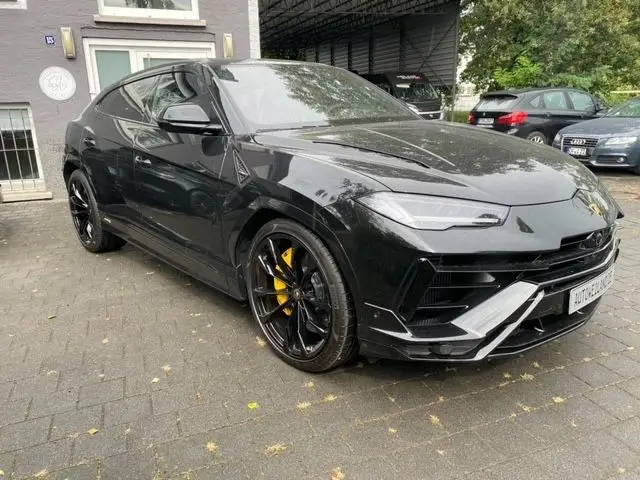 Photo 1 : Lamborghini Urus 2024 Essence