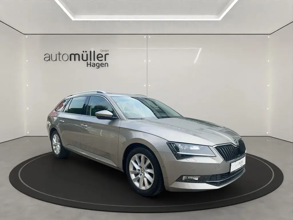 Photo 1 : Skoda Superb 2016 Petrol