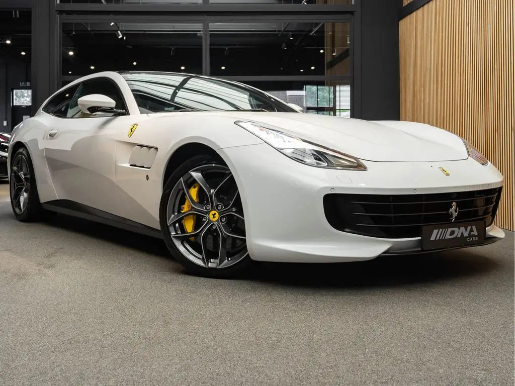 Photo 1 : Ferrari Gtc4lusso 2020 Petrol