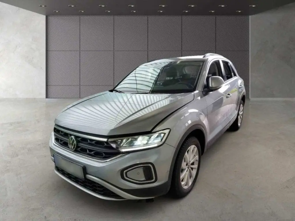 Photo 1 : Volkswagen T-roc 2023 Essence