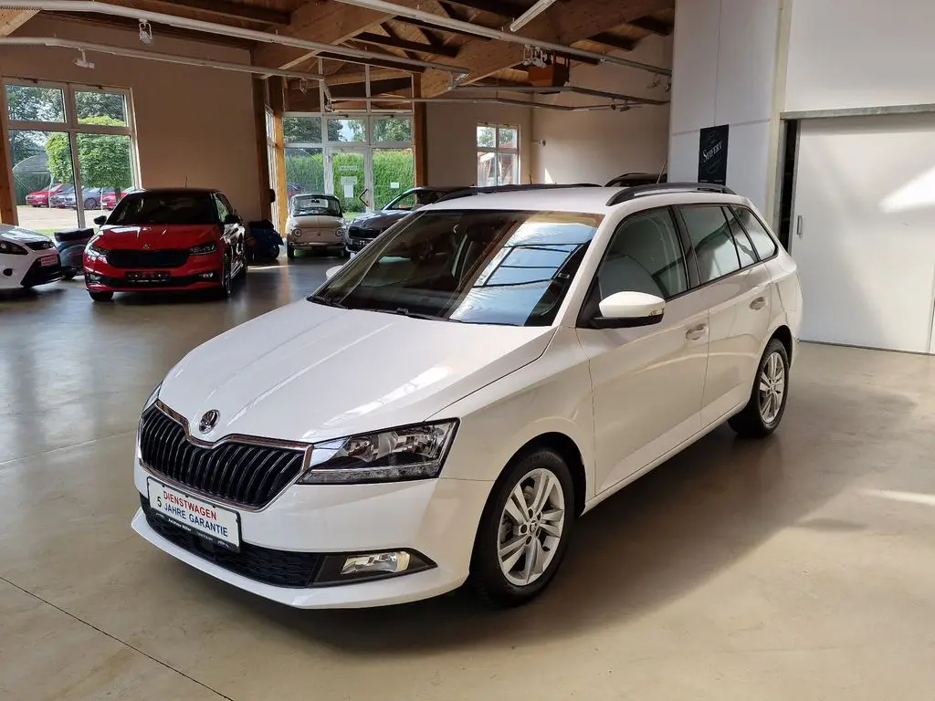 Photo 1 : Skoda Fabia 2022 Petrol