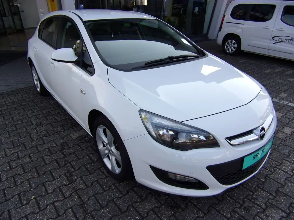 Photo 1 : Opel Astra 2015 Essence