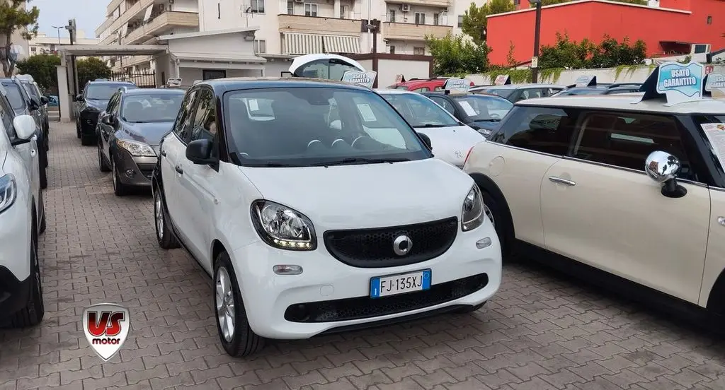 Photo 1 : Smart Forfour 2017 Petrol