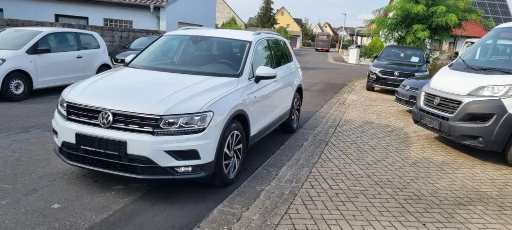 Photo 1 : Volkswagen Tiguan 2018 Essence