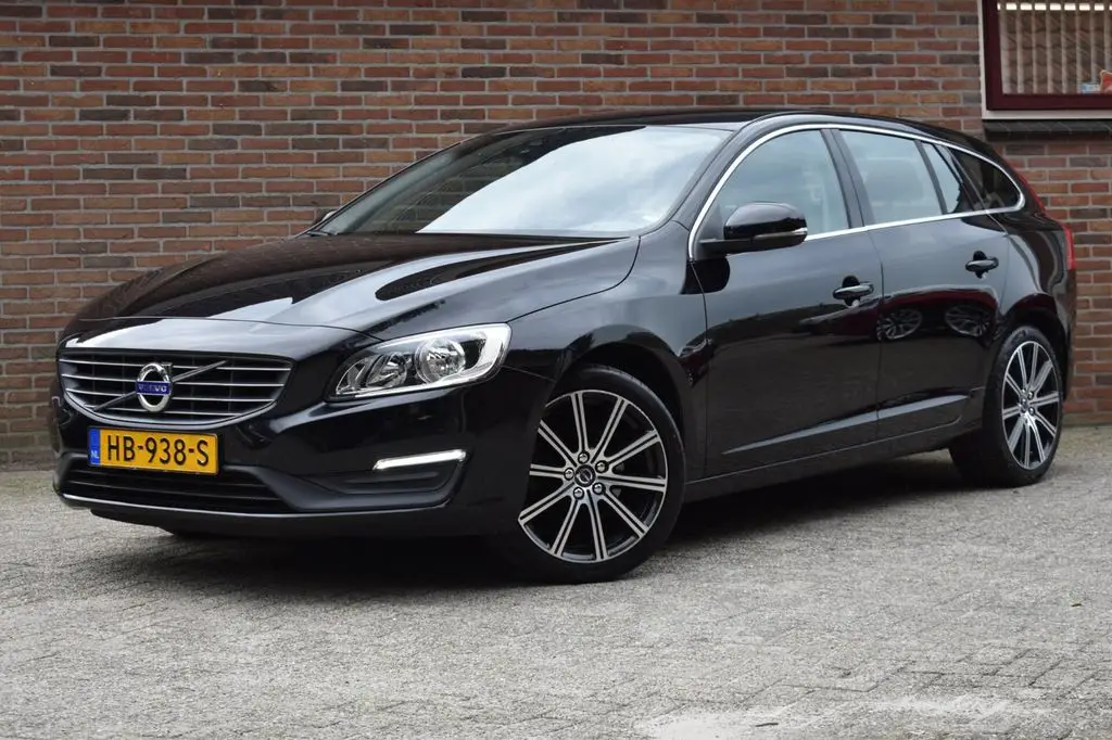 Photo 1 : Volvo V60 2015 Essence