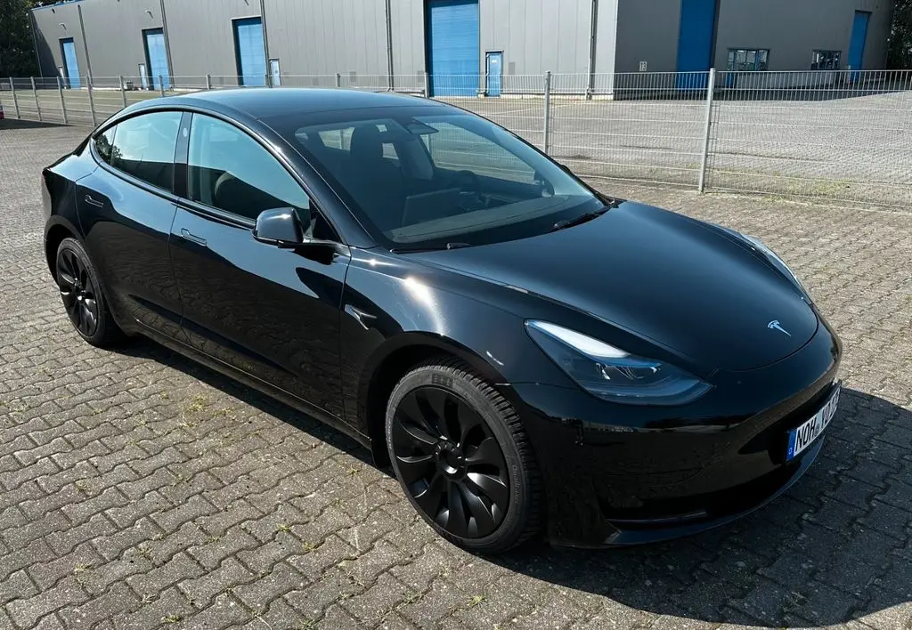 Photo 1 : Tesla Model 3 2022 Non renseigné