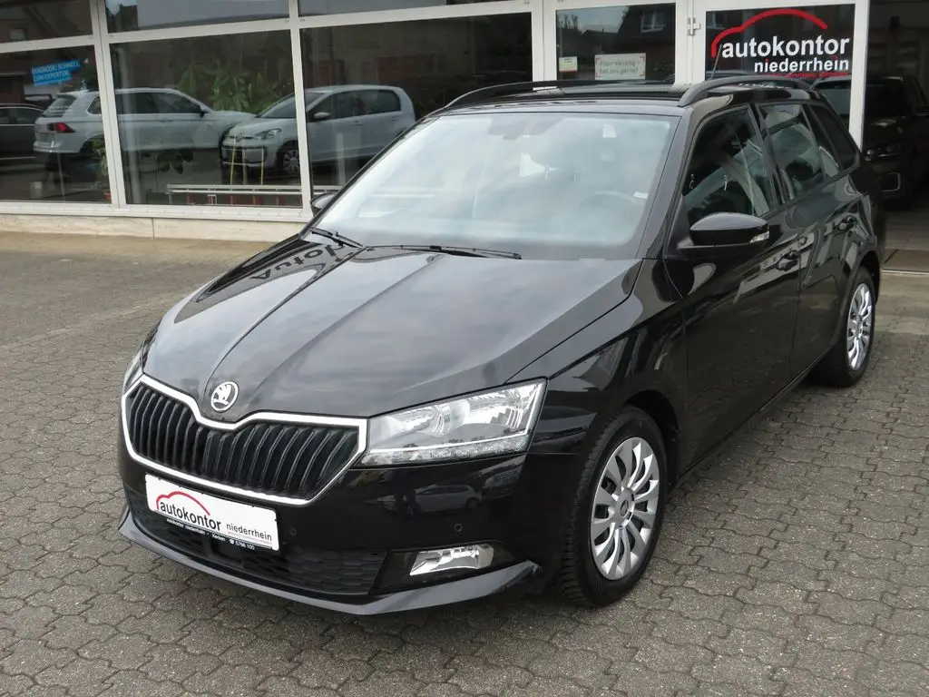 Photo 1 : Skoda Fabia 2021 Petrol