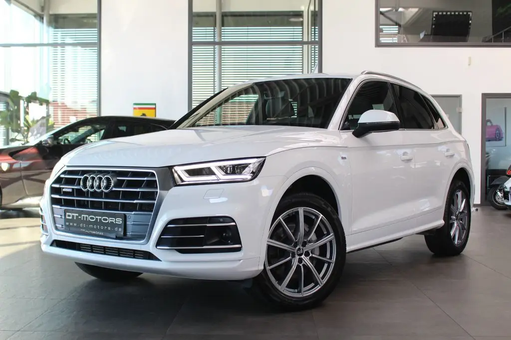 Photo 1 : Audi Q5 2020 Hybrid