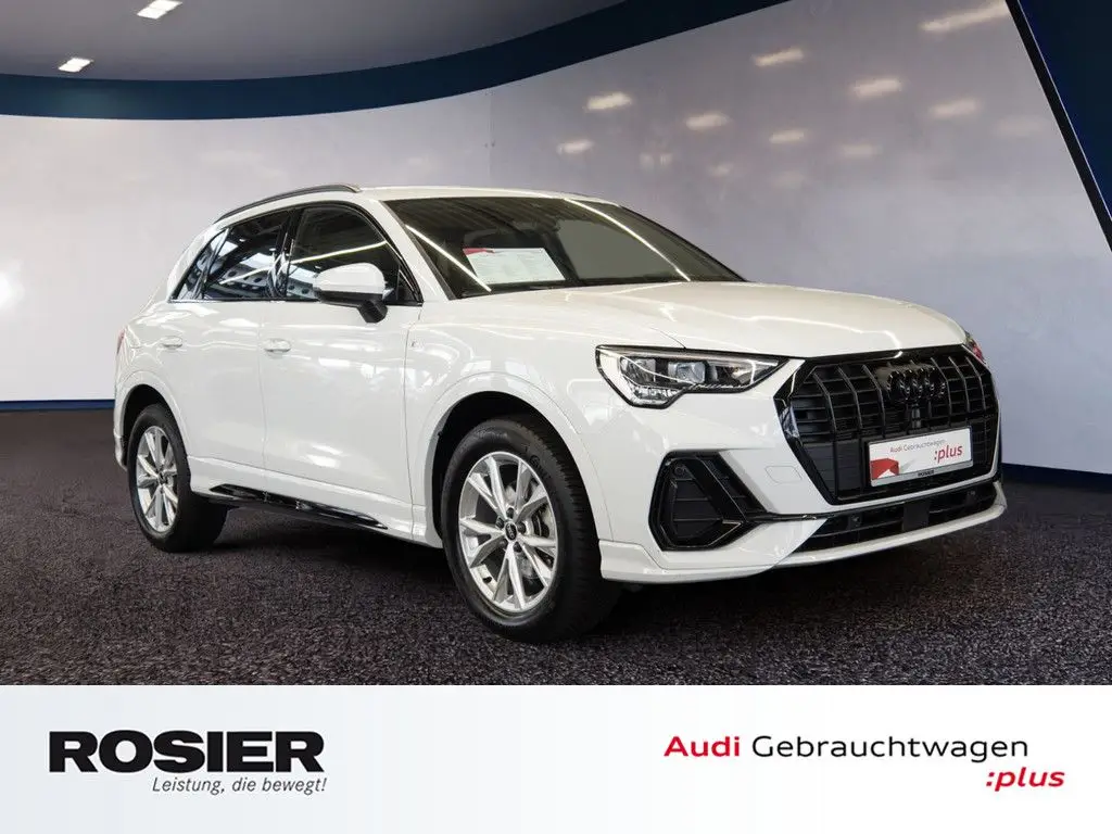 Photo 1 : Audi Q3 2023 Essence