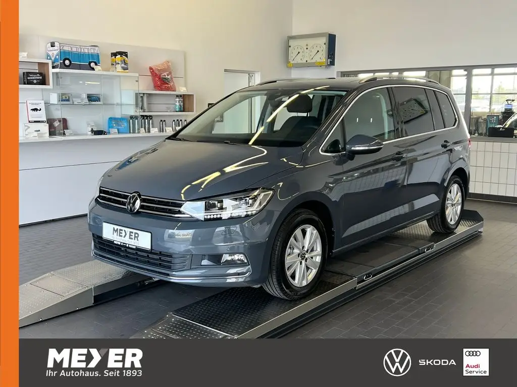 Photo 1 : Volkswagen Touran 2024 Essence