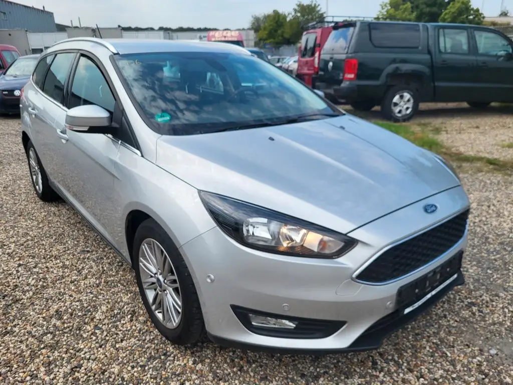 Photo 1 : Ford Focus 2018 Petrol