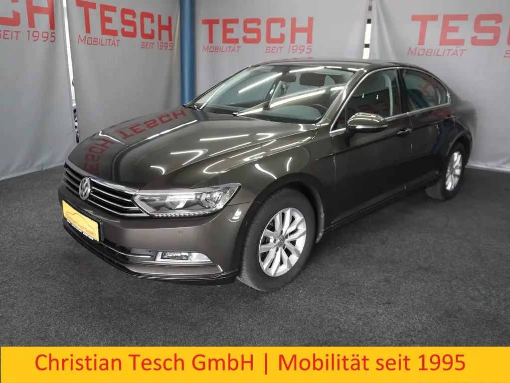 Photo 1 : Volkswagen Passat 2016 Essence