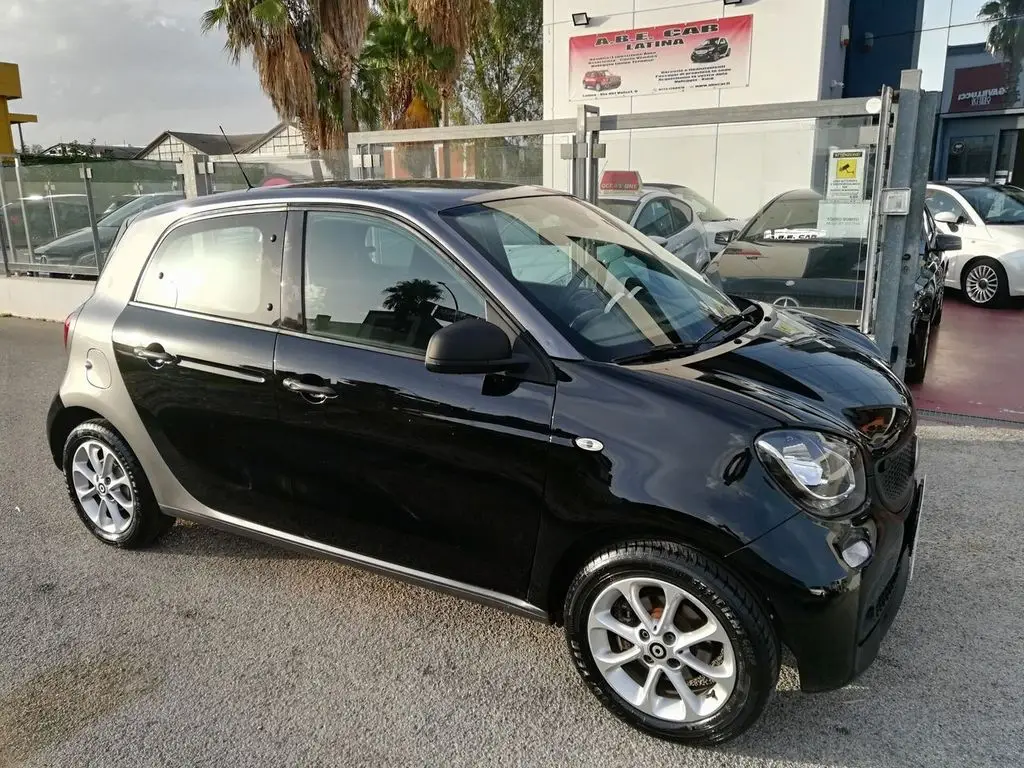 Photo 1 : Smart Forfour 2017 Petrol