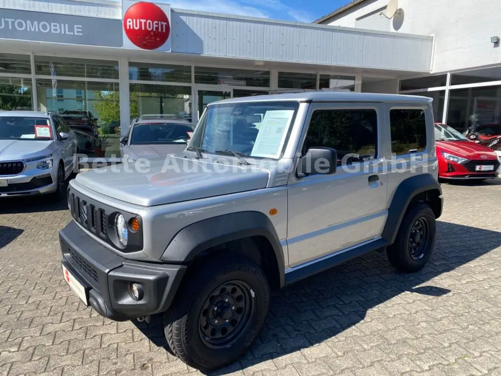 Photo 1 : Suzuki Jimny 2023 Petrol