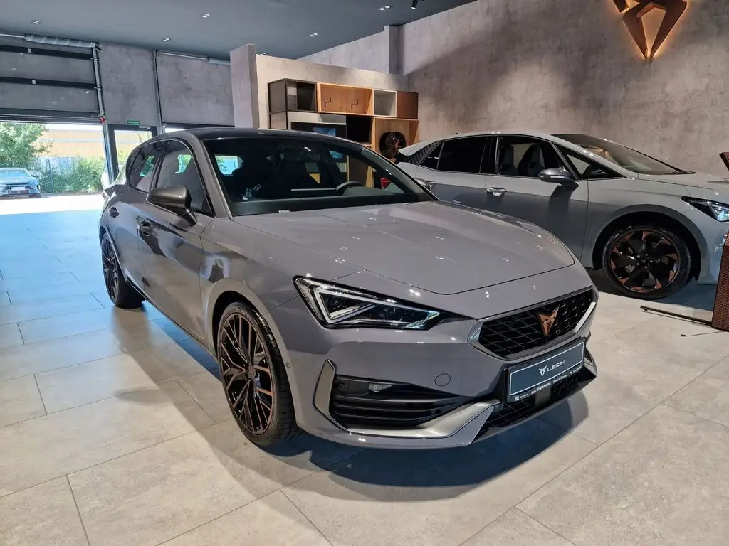 Photo 1 : Cupra Leon 2024 Petrol