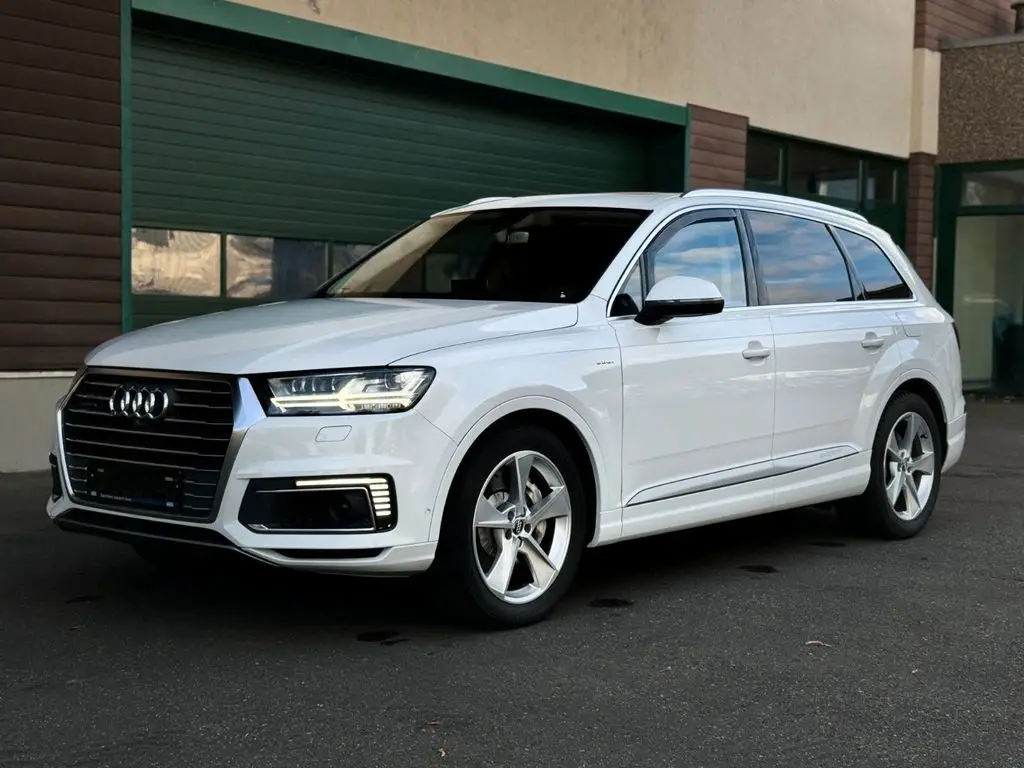 Photo 1 : Audi Q7 2016 Hybrid