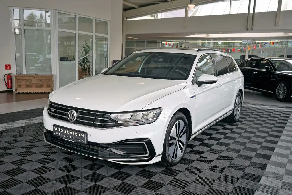 Photo 1 : Volkswagen Passat 2020 Hybrid