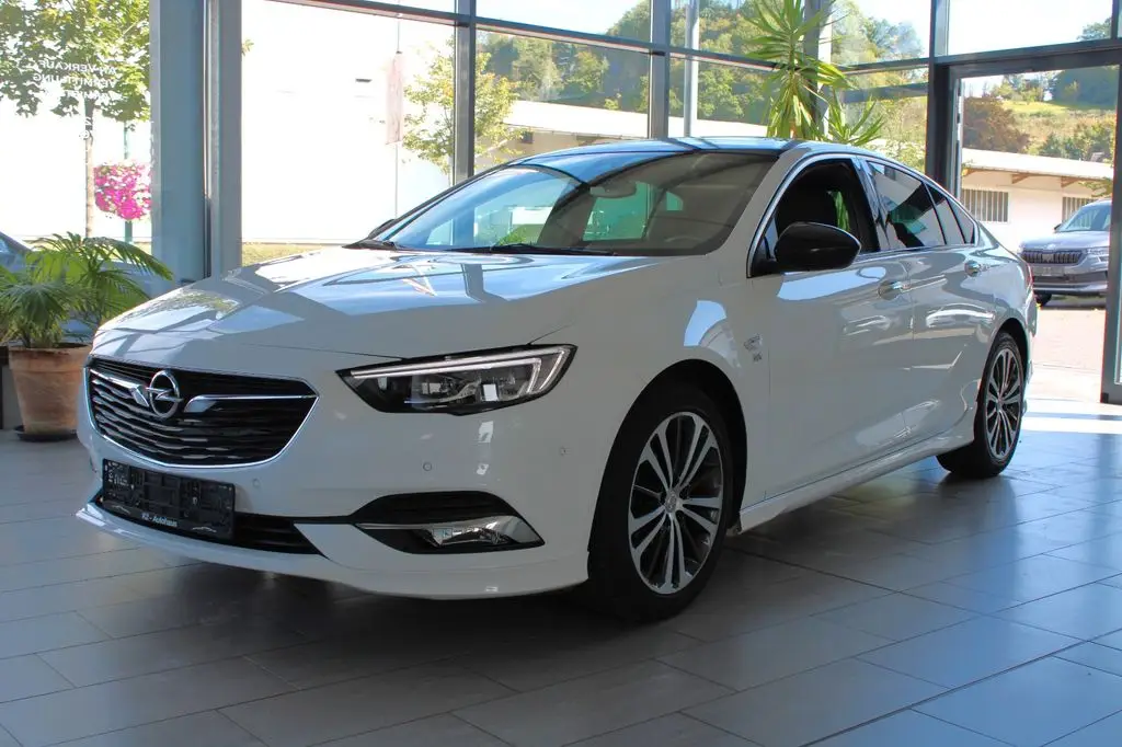 Photo 1 : Opel Insignia 2018 Essence