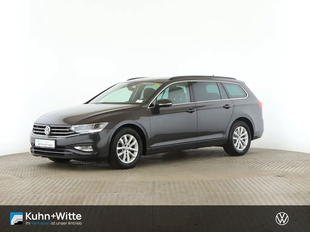 Photo 1 : Volkswagen Passat 2019 Essence