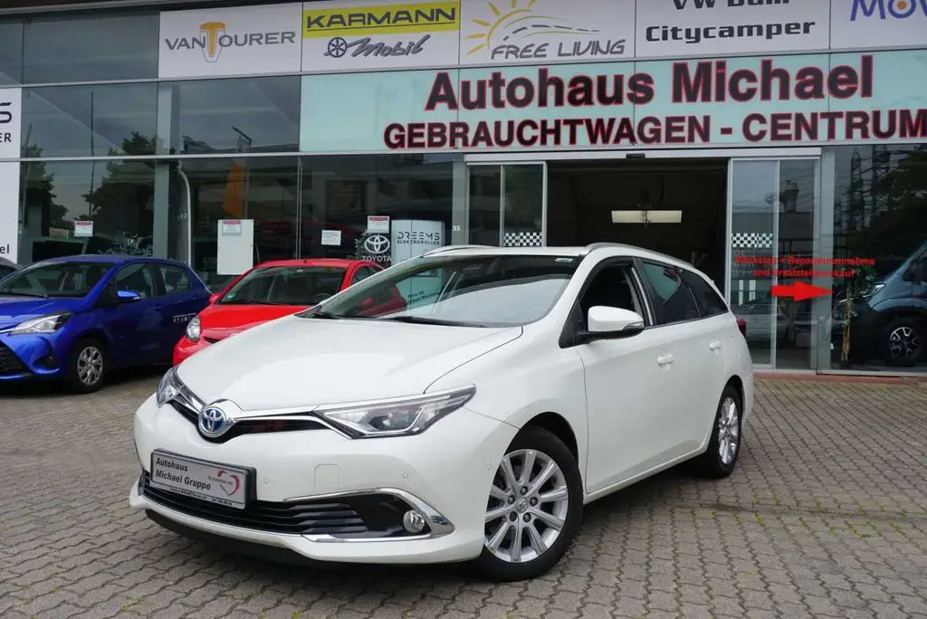 Photo 1 : Toyota Auris 2016 Hybrid