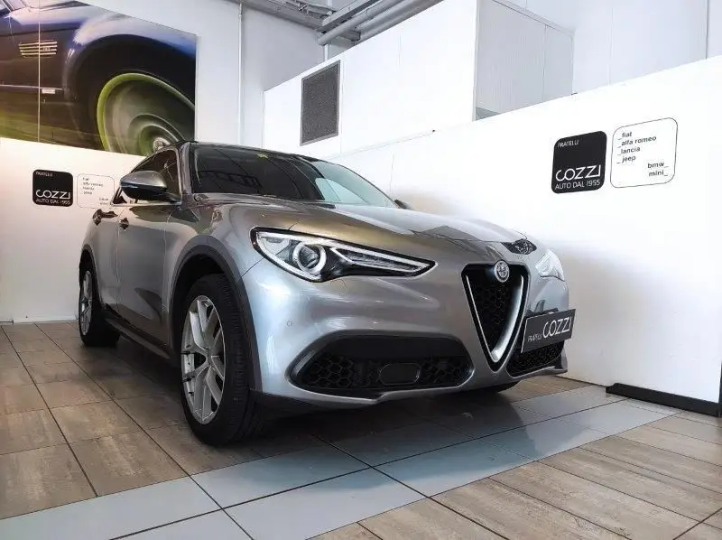 Photo 1 : Alfa Romeo Stelvio 2017 Petrol