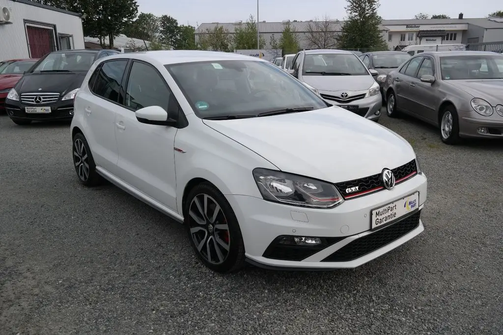 Photo 1 : Volkswagen Polo 2016 Petrol