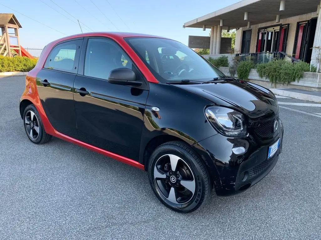 Photo 1 : Smart Forfour 2018 Petrol