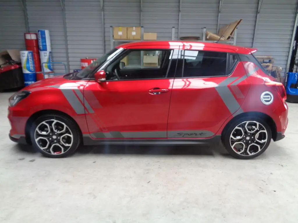 Photo 1 : Suzuki Swift 2023 Petrol