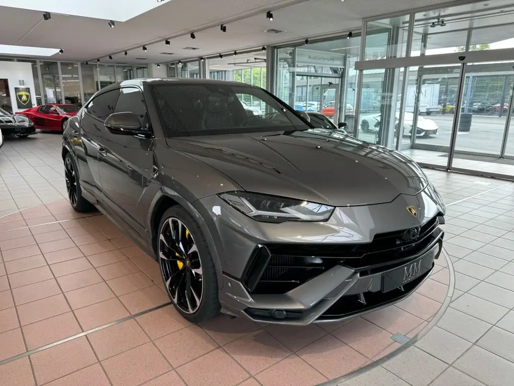 Photo 1 : Lamborghini Urus 2024 Essence