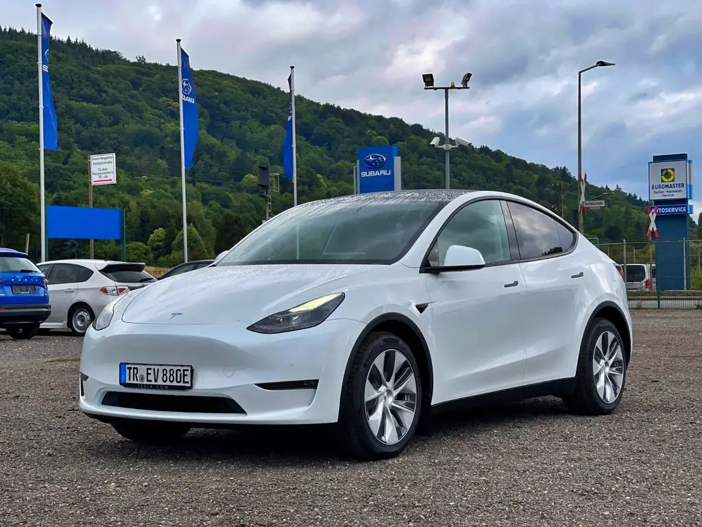 Photo 1 : Tesla Model Y 2023 Non renseigné