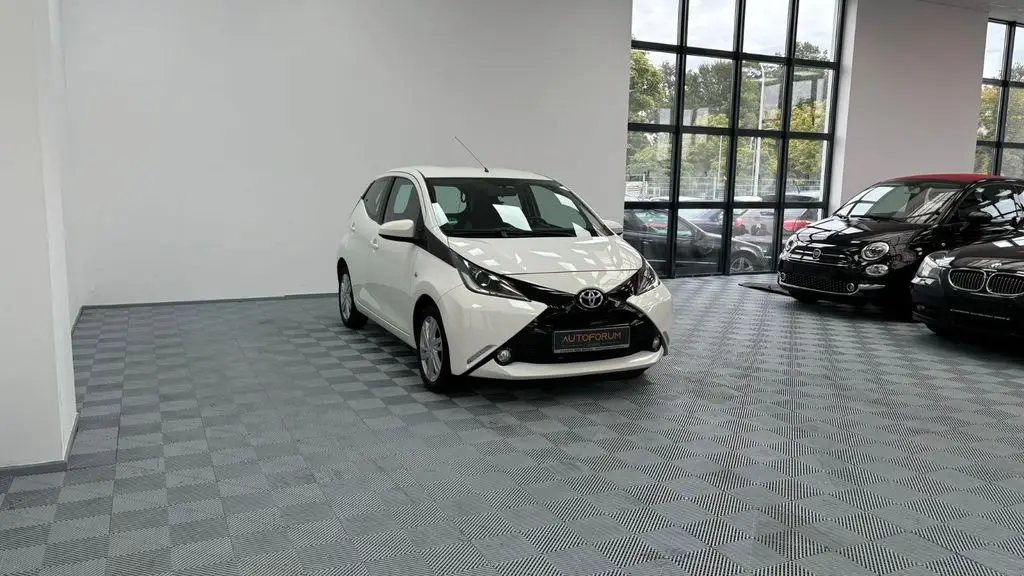 Photo 1 : Toyota Aygo X 2016 Petrol