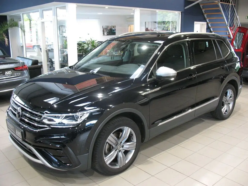 Photo 1 : Volkswagen Tiguan 2022 Essence