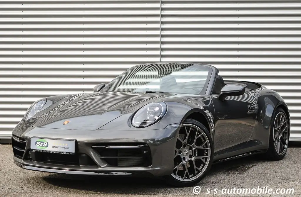 Photo 1 : Porsche 992 2021 Petrol