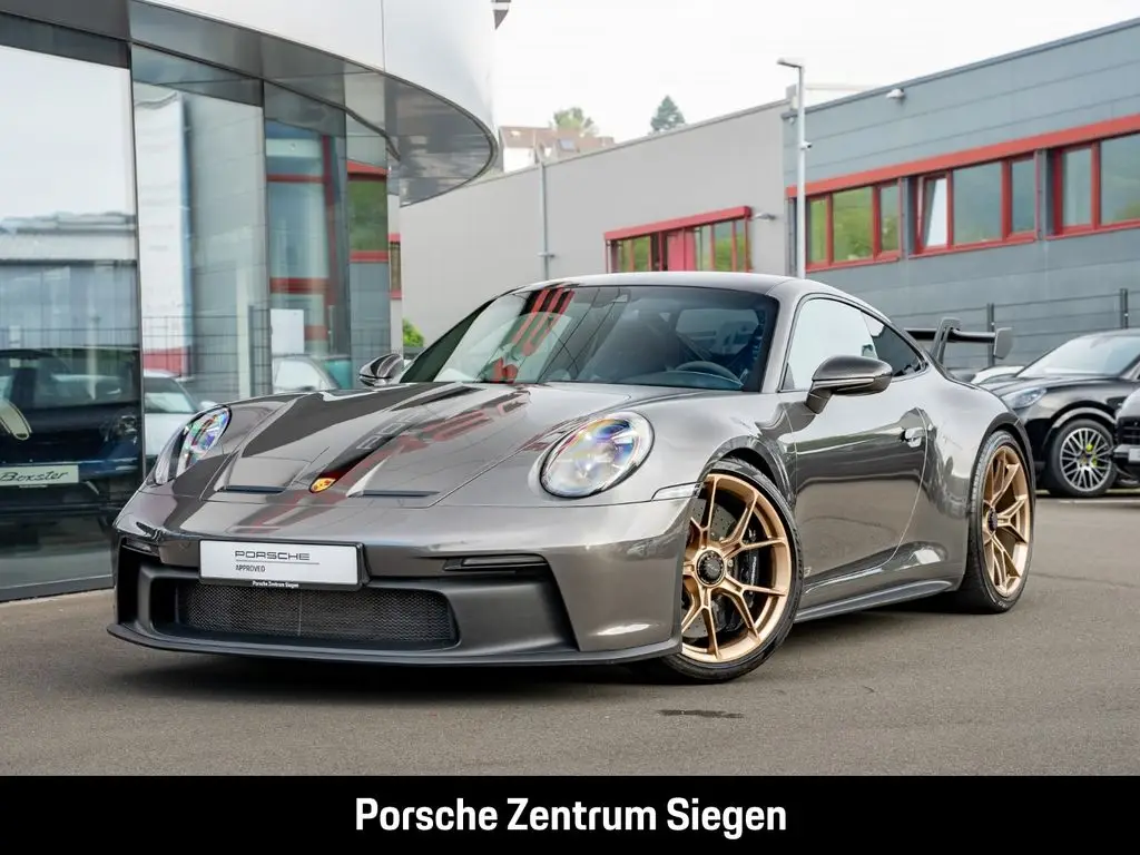 Photo 1 : Porsche 992 2022 Essence