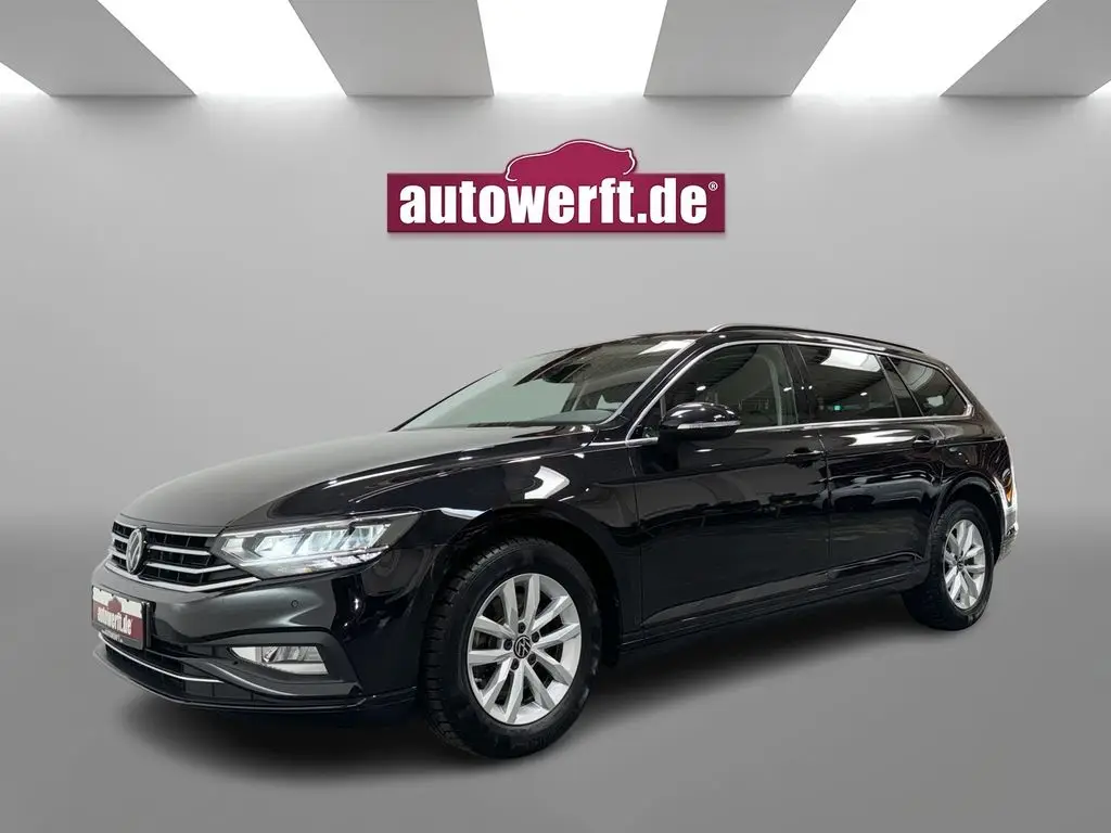 Photo 1 : Volkswagen Passat 2023 Petrol