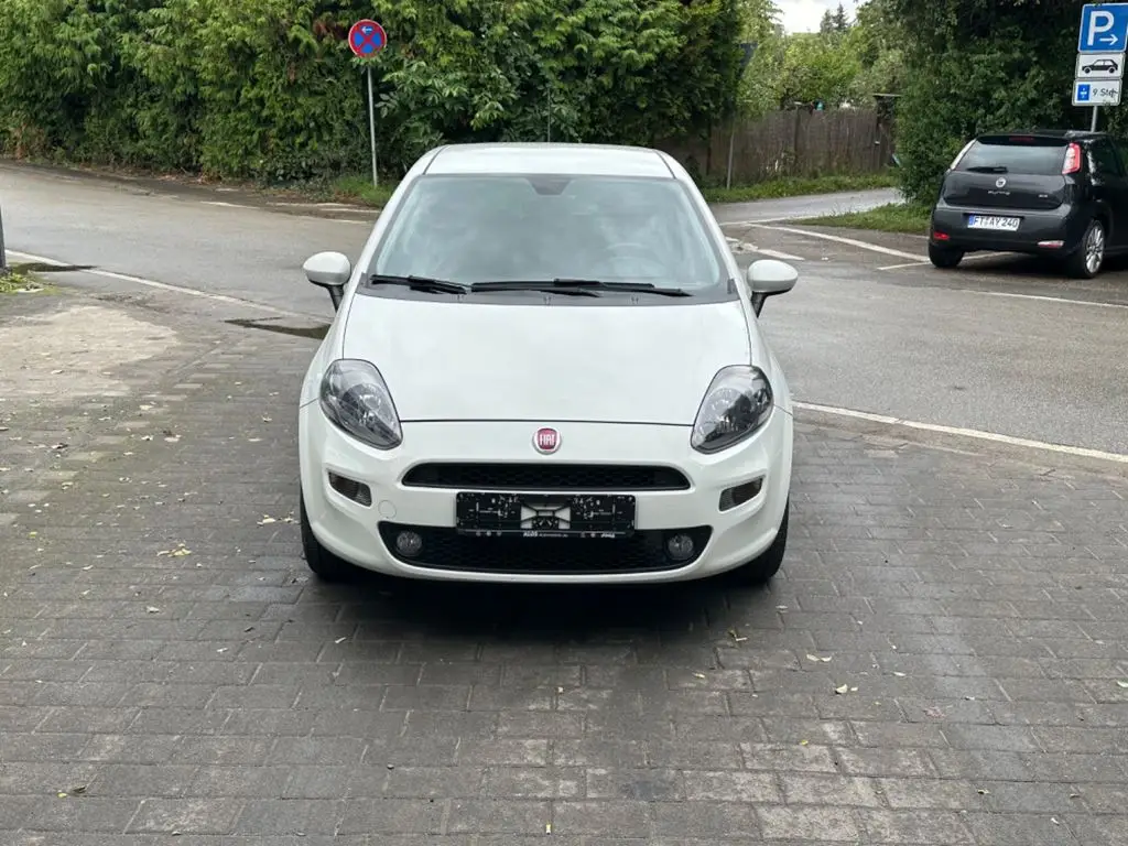 Photo 1 : Fiat Punto 2018 Petrol