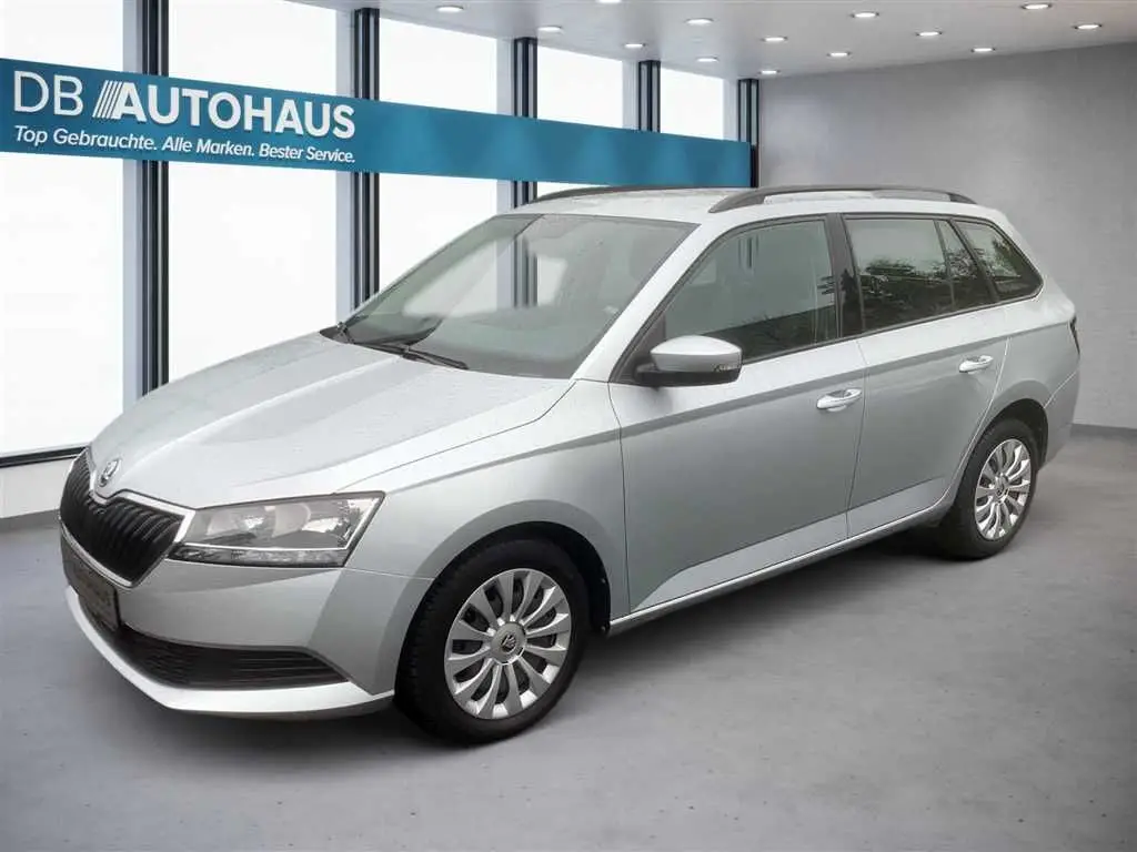 Photo 1 : Skoda Fabia 2021 Petrol