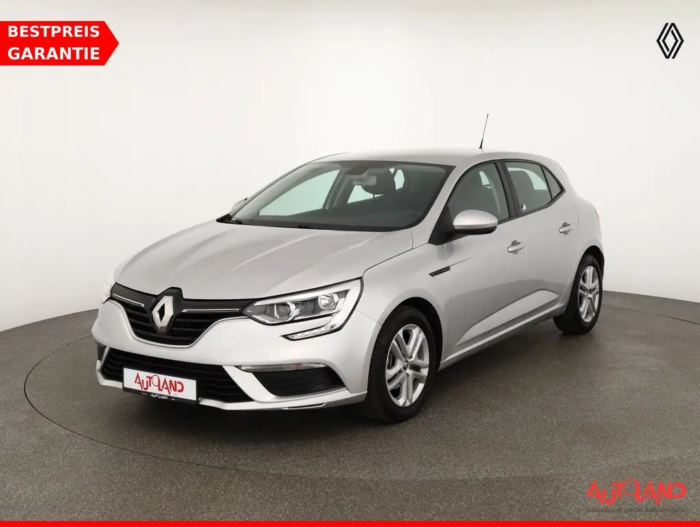 Photo 1 : Renault Megane 2017 Essence