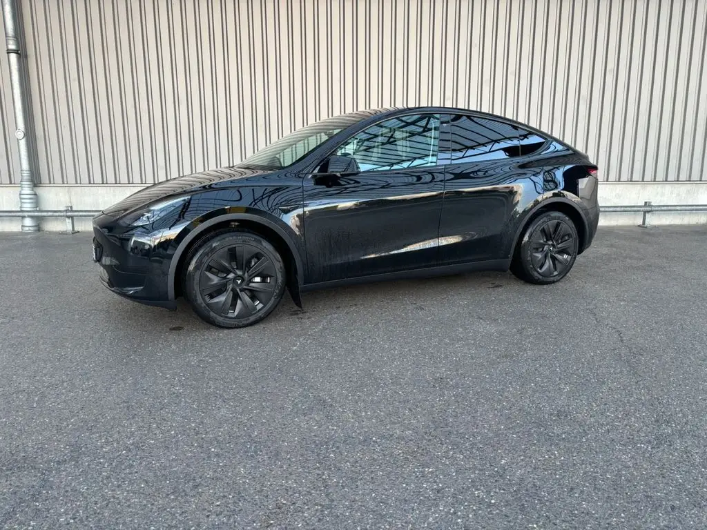 Photo 1 : Tesla Model Y 2023 Non renseigné