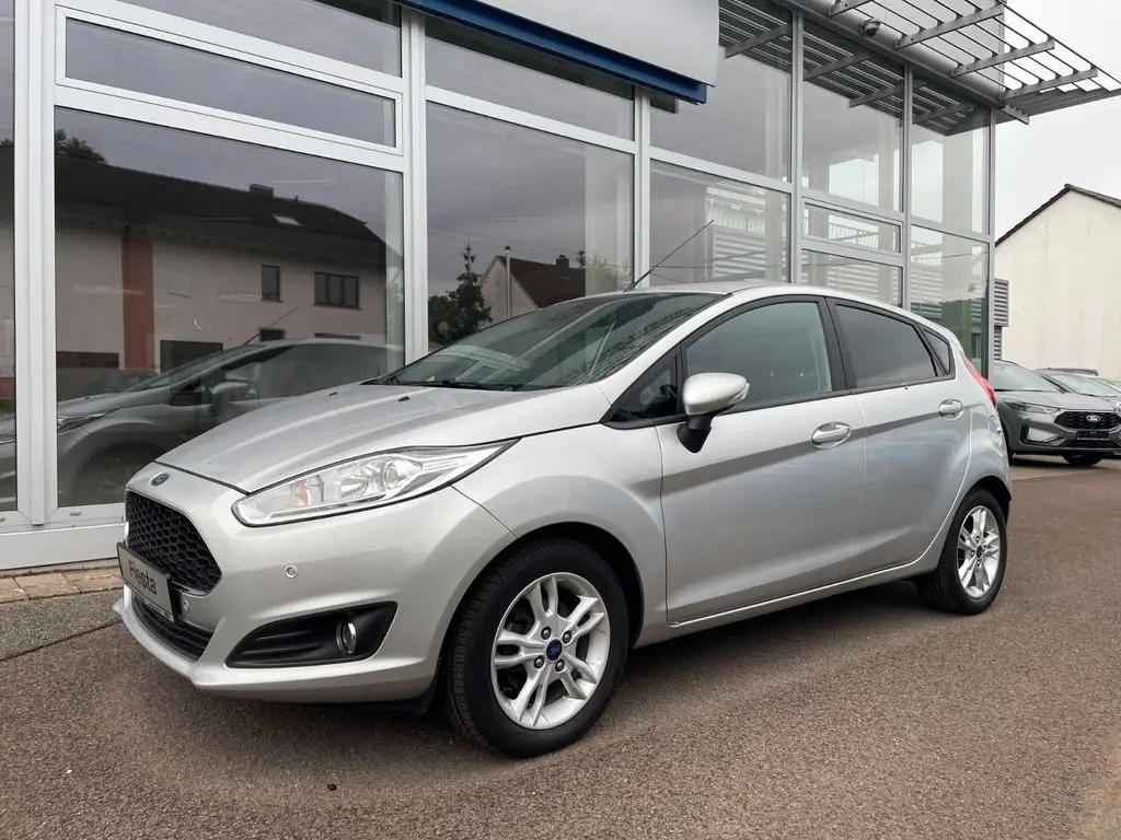 Photo 1 : Ford Fiesta 2016 Petrol