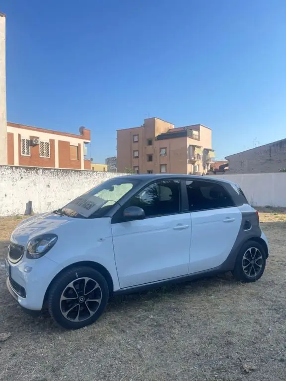 Photo 1 : Smart Forfour 2017 Petrol