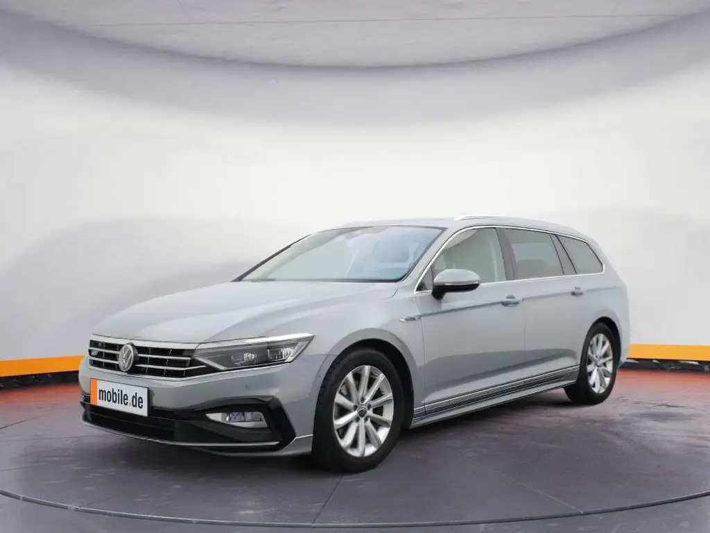 Photo 1 : Volkswagen Passat 2023 Petrol