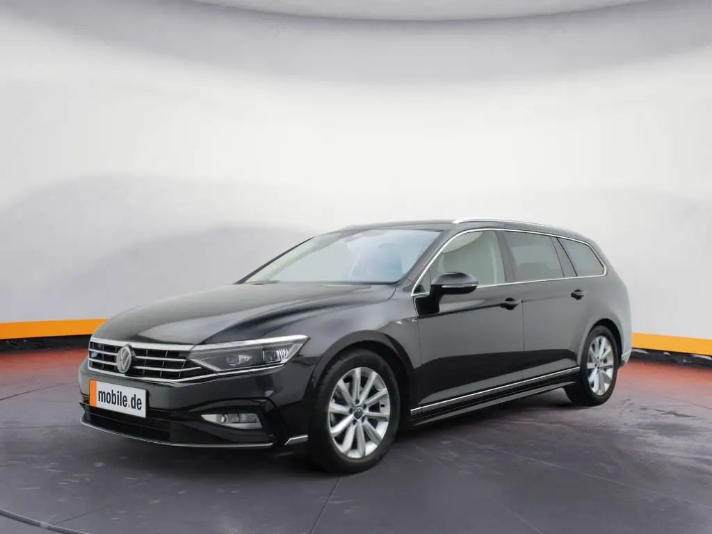 Photo 1 : Volkswagen Passat 2023 Petrol