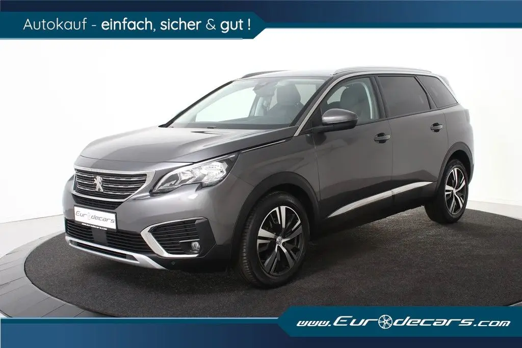 Photo 1 : Peugeot 5008 2019 Essence