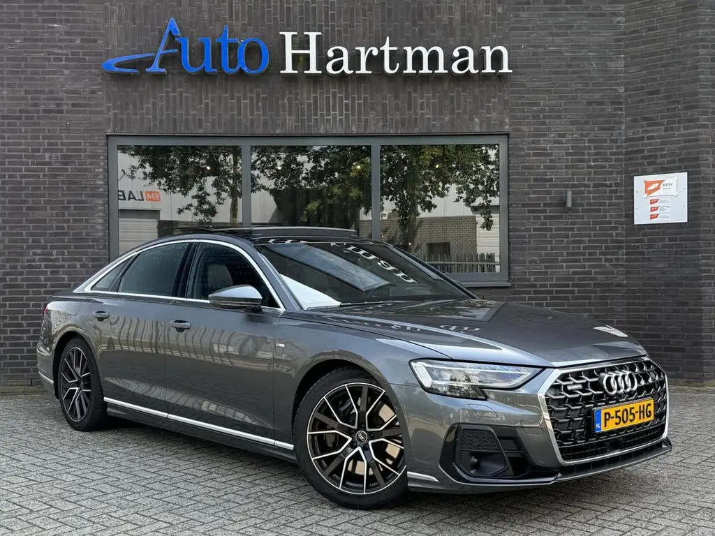 Photo 1 : Audi A8 2022 Hybride