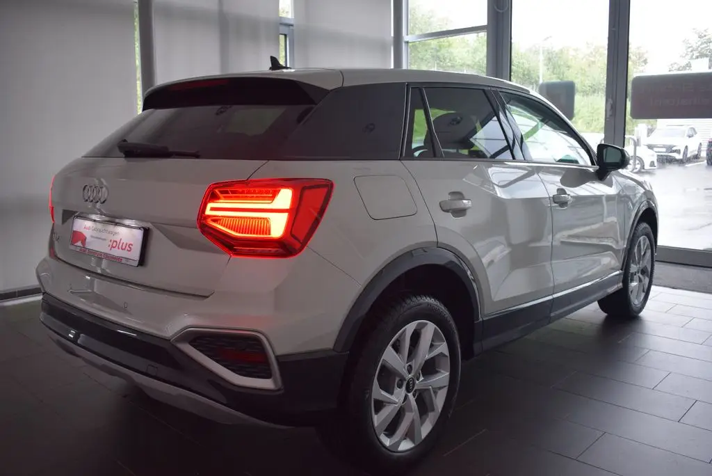 Photo 1 : Audi Q2 2023 Petrol