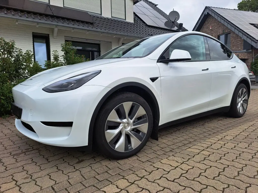 Photo 1 : Tesla Model Y 2023 Not specified