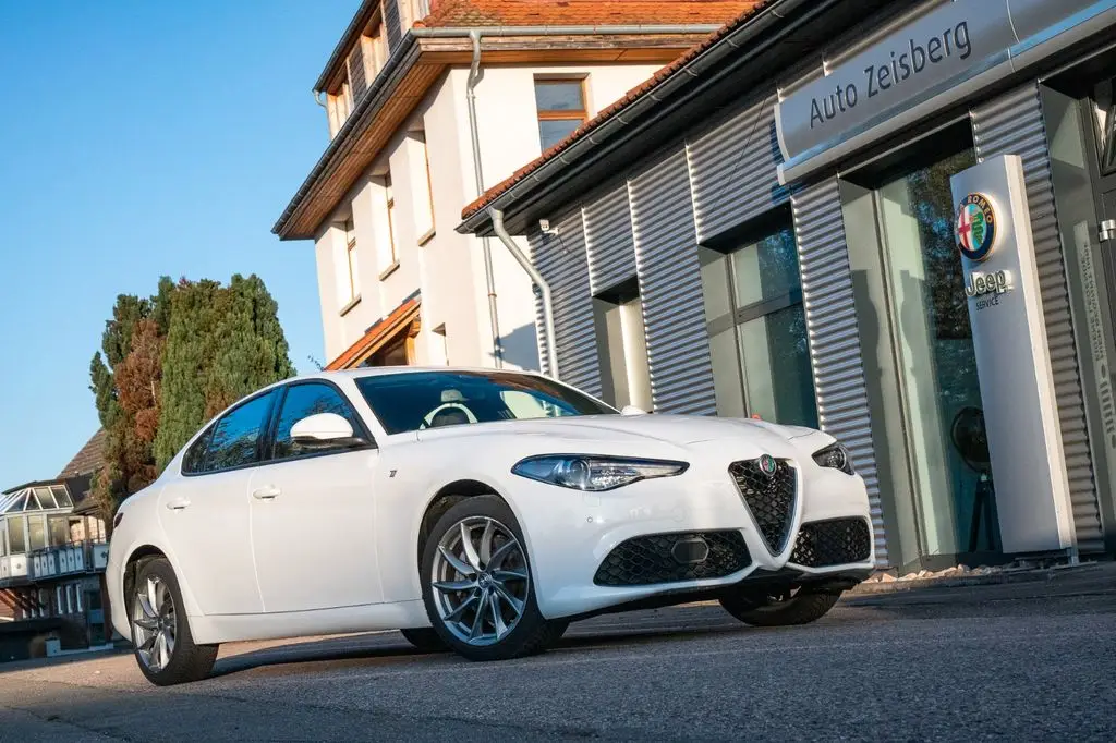 Photo 1 : Alfa Romeo Giulia 2023 Petrol