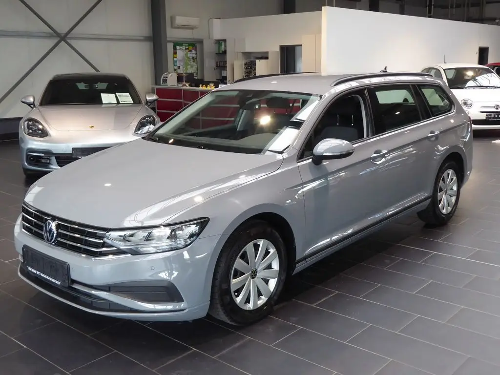 Photo 1 : Volkswagen Passat 2022 Essence