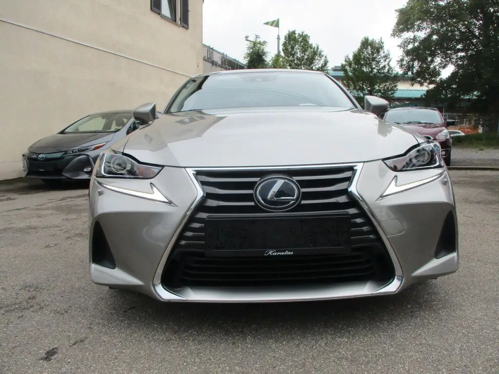 Photo 1 : Lexus Is 2020 Hybrid